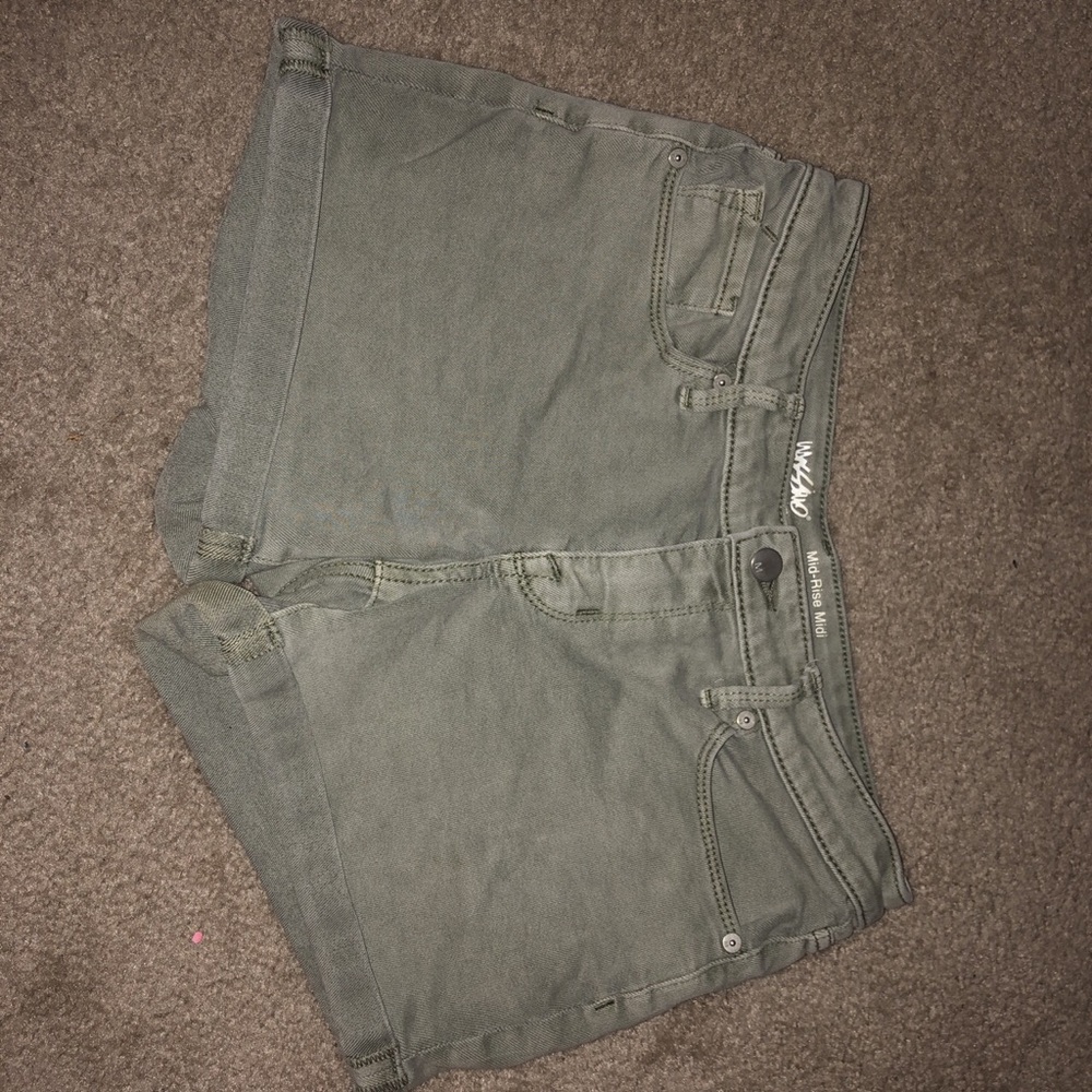 Cute and comfy green shorts!!